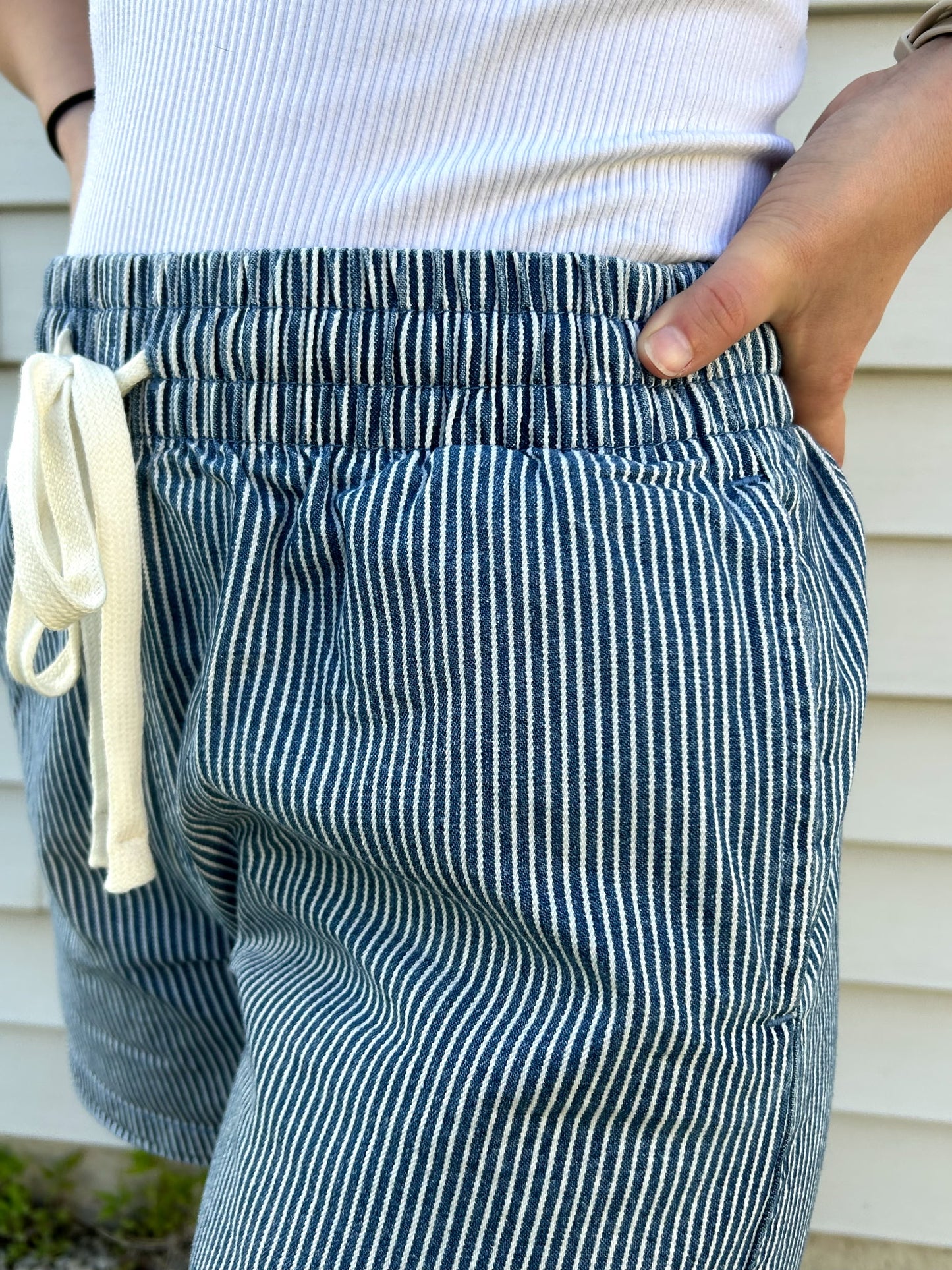 Drawstring Elastic Waist Casual Denim Shorts